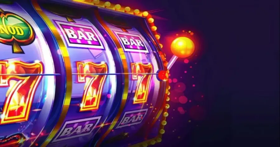7-day consecutive login rewards streak and accumulating free play credits